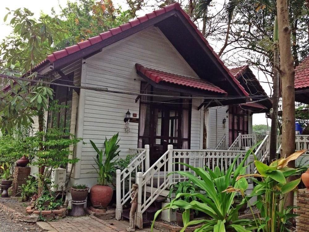 The Old Palace Resort Klong Sa Bua Ayutthaya Bagian luar foto