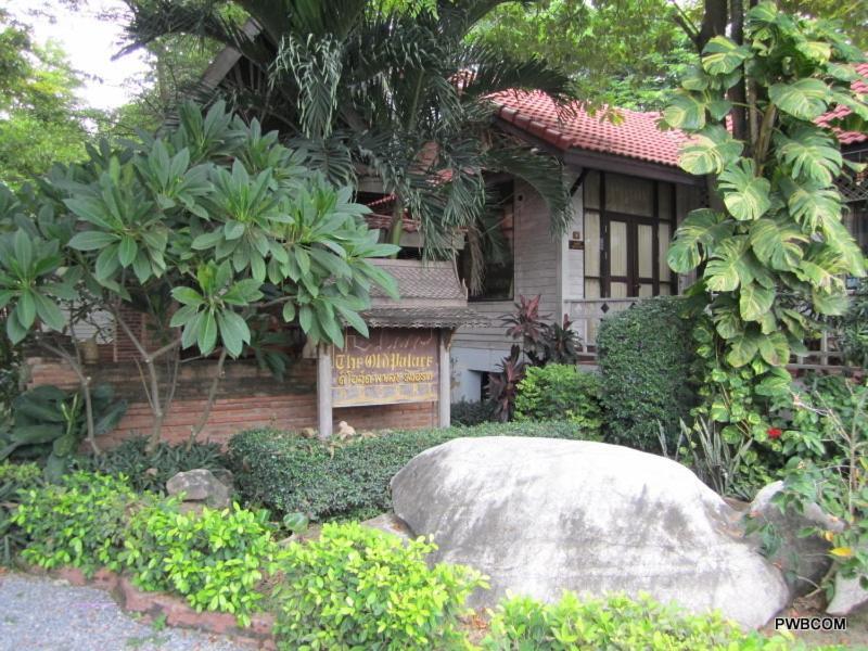 The Old Palace Resort Klong Sa Bua Ayutthaya Bagian luar foto